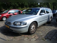 Volvo V70 - 2.4 Comfort Line nw apk 2-9-2027 goed rijdend 371 dkm N.A.P. werkende airco