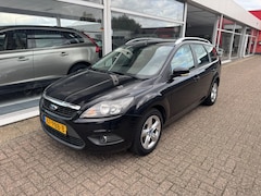 Ford Focus Wagon - 1.6 Comfort | 2e eigenaar | Airco | Trekhaak | Elektrische ramen | Dakrails | APK tot 03-0
