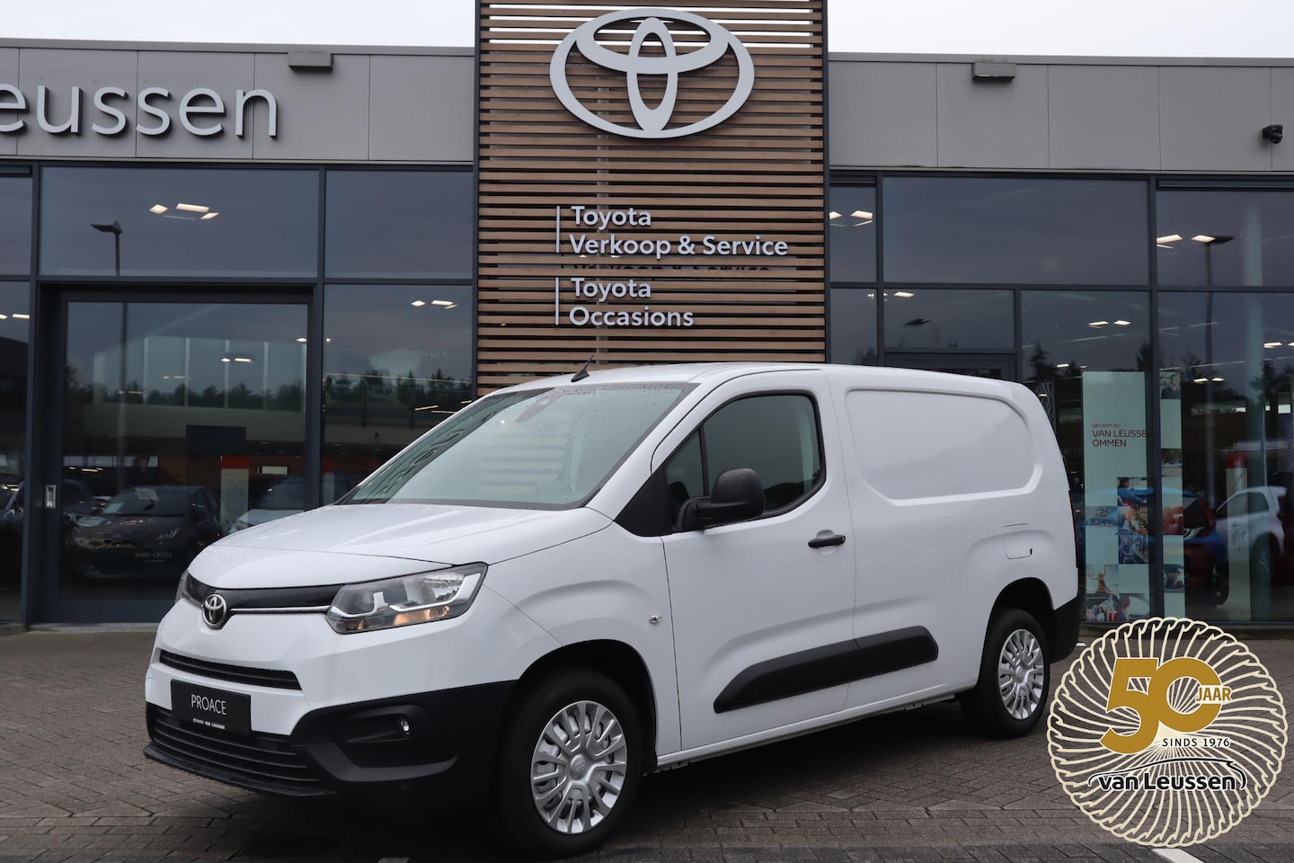 Toyota ProAce City - 1.5 D-4D COOL L2 3-PERS AIRCO CRUISE BETIMMERD P-SENSOREN DAB APPLE/ANDROID 6-SPEED - AutoWereld.nl
