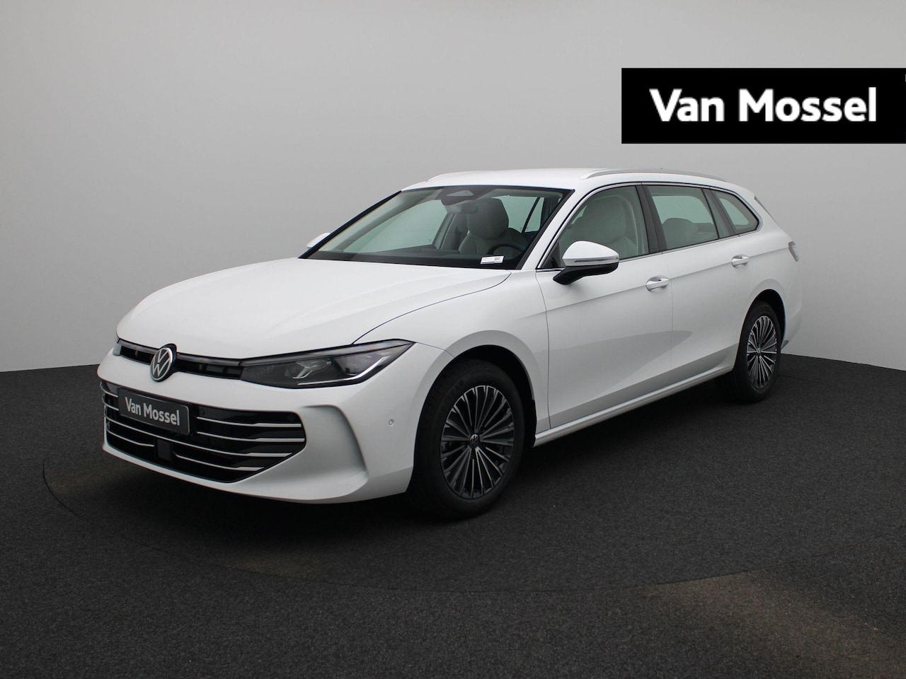 Volkswagen Passat Variant - 1.5 eTSI Elegance Business | Direct leverbaar | LED Matrix koplampen | Achterklep elektris - AutoWereld.nl