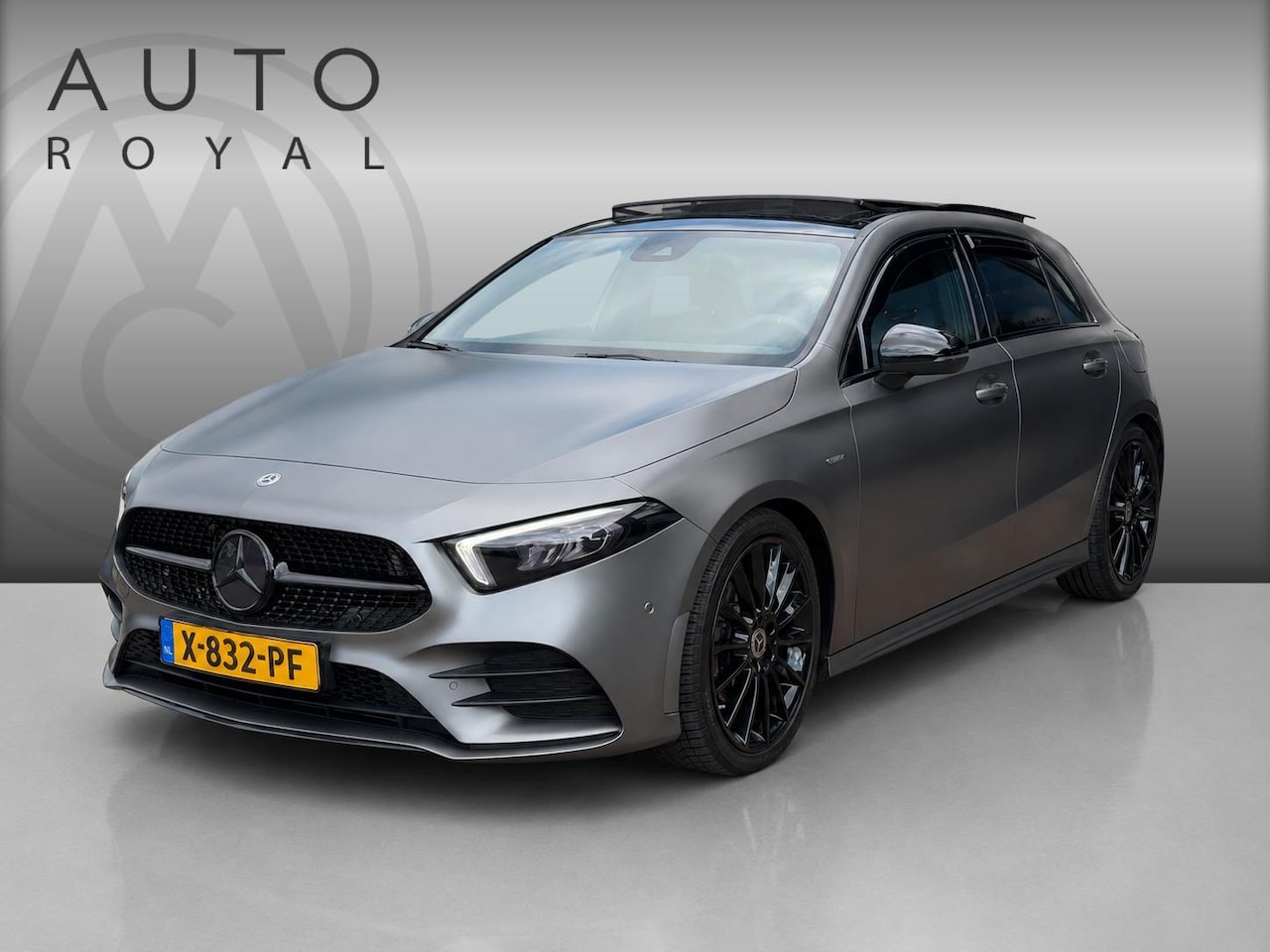 Mercedes-Benz A-klasse - 200 Launch Edition Premium Plus AMG | PANORAMADAK | SFEER VERLICHTING | CAMERA | MAT GRIJS - AutoWereld.nl