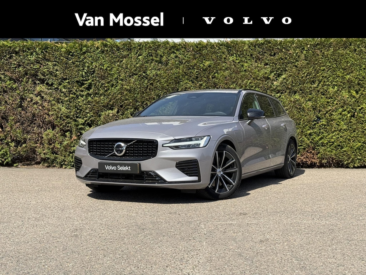 Volvo V60 - T8 Plug-in hybrid AWD Plus Dark | Blis | Trekhaak | Pano dak | Keyless | Elektrische stoel - AutoWereld.nl