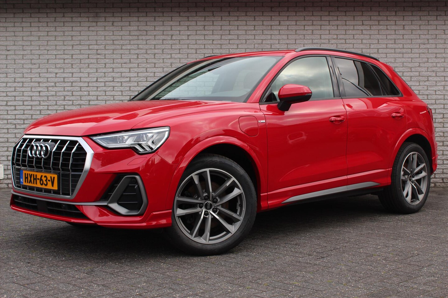 Audi Q3 - 45 TFSI PHEV S-line | Pano dak | Trekhaak | Camera | Elektrische achterklep | Navi - AutoWereld.nl