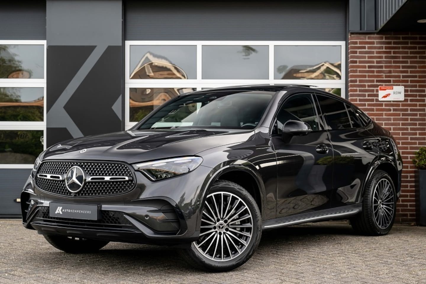 Mercedes-Benz GLC-klasse Coupé - 300 300e 4MATIC AMG Line | Panorama | 360 Camera | Leder | Memory | Night Package | 20' In - AutoWereld.nl