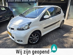 Toyota Aygo - 1.0-12V Dynamic Navigator | AUTOMAAT | 2E EIGENAAR | 3/6 OF 12MND GARANTIE | AIRCO | LMV |