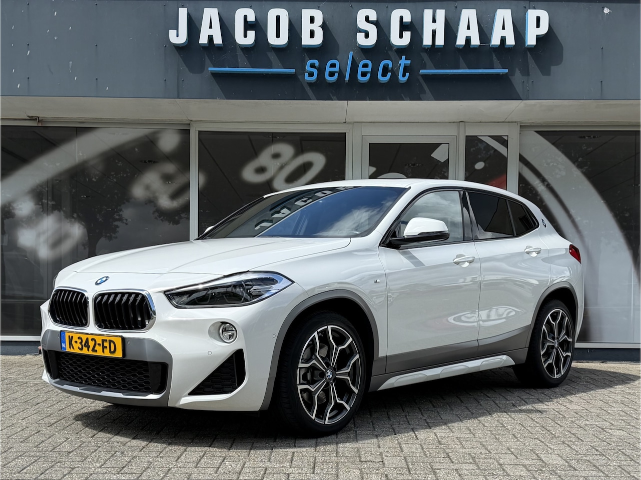 BMW X2 - sDrive20i High Executive / Automaat / 19'' LM / Camera / Trekhaak (1.800KG) / M pakket / - AutoWereld.nl