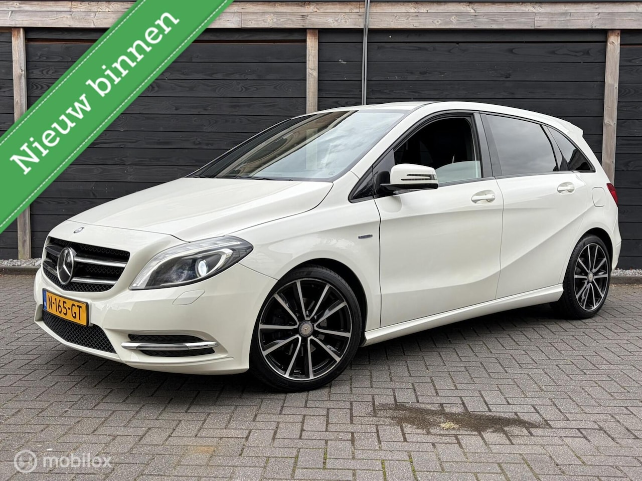 Mercedes-Benz B-klasse - 180 Ambition FM nav / Leder / Xenon - AutoWereld.nl