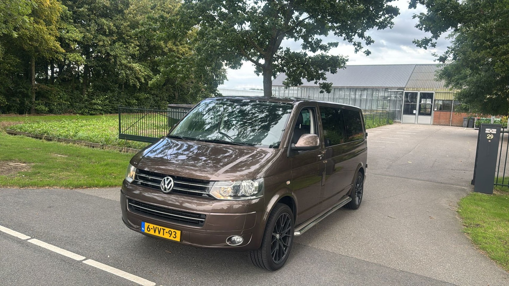 Volkswagen Transporter - 2.0 TDI L2H1 DC 166.000 NAP AUTOMAAT KANON DUBBELE CABINE BRUIN 2012 - AutoWereld.nl