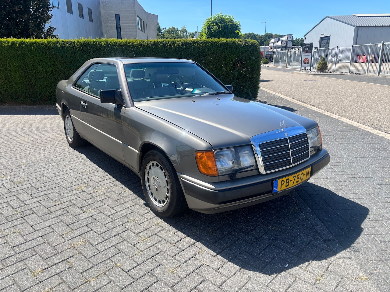 Mercedes-Benz 200-500 (W124) - 300 CE Full options - AutoWereld.nl