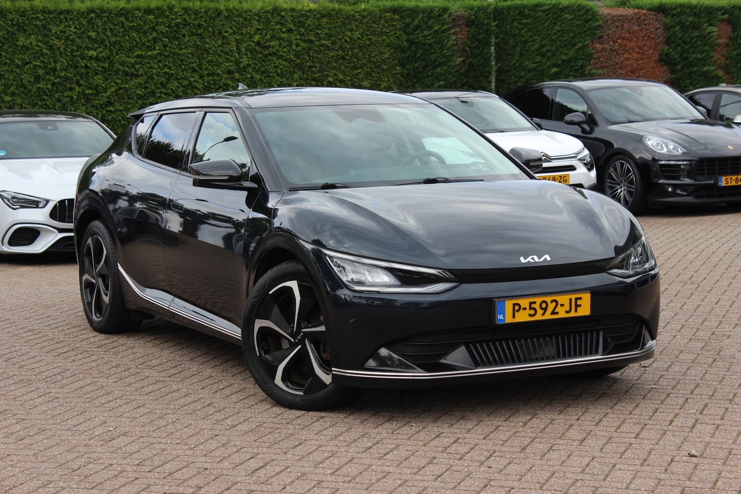 Kia EV6 - Plus AWD 77.4 kWh / SoH 90% / Trekhaak / Camera / V2L / Leder / CarPlay / 20'' / Keyless / - AutoWereld.nl