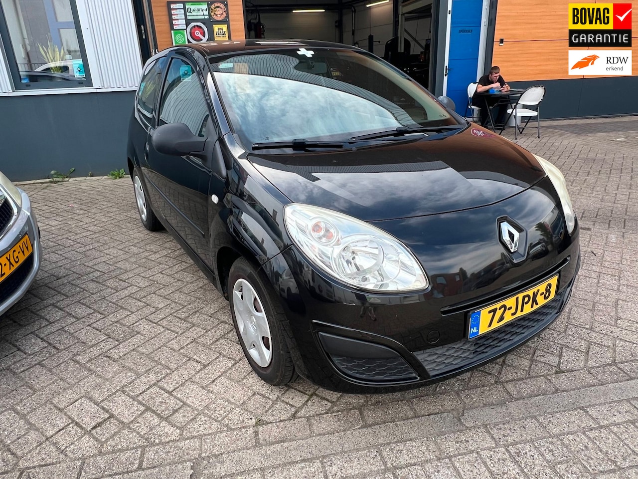 Renault Twingo - 1.2 Authentique 2 maanden garantie airco nieuwe apk aflevering beurt auto is compleet gere - AutoWereld.nl
