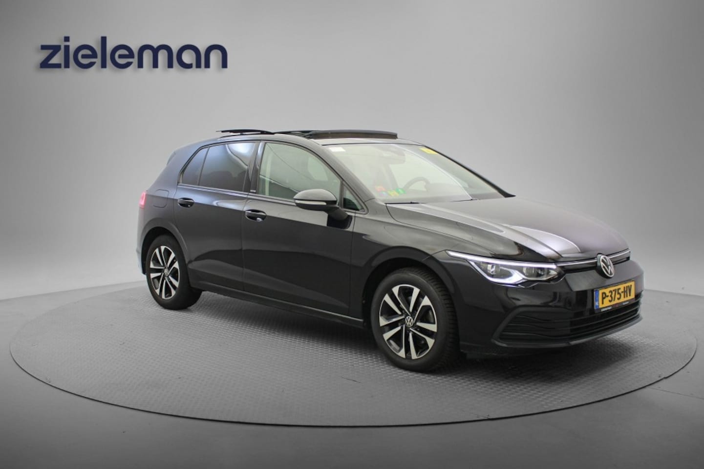 Volkswagen Golf - 1.5 TSI - Panorama, Carplay, Digitaal Cockpit, Camera, Stoelverwarming - AutoWereld.nl