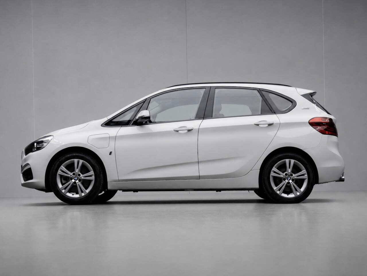 BMW 2-serie Active Tourer - 225xe iPerformance Sport (NAVI,PDC,CLIMATE,CRUISE,LED,ELEKTRISCH PAKKET,SPORTSTOELEN,LM VE - AutoWereld.nl