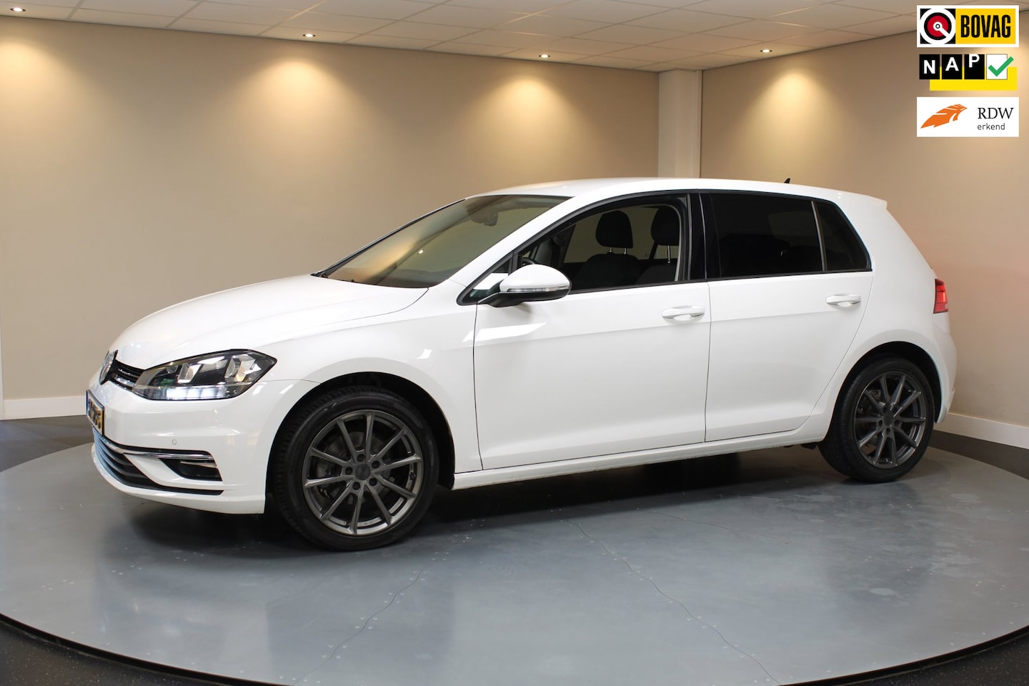 Volkswagen Golf - 1.0 TSI Comfortline *Carplay* Adapt.Cruise|Navi|DAB|PDC|BT|17''|Dealer OH|NAP - AutoWereld.nl