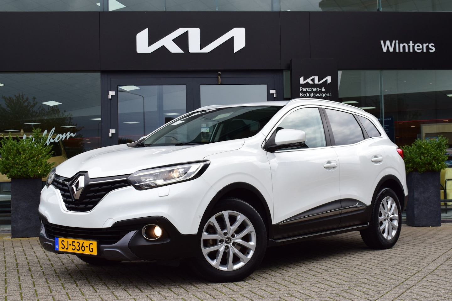 Renault Kadjar - 1.2 TCe Intens | Trekhaak | Stoelverwarming | Dodehoekassistentie | Climate- & Cruise Cont - AutoWereld.nl