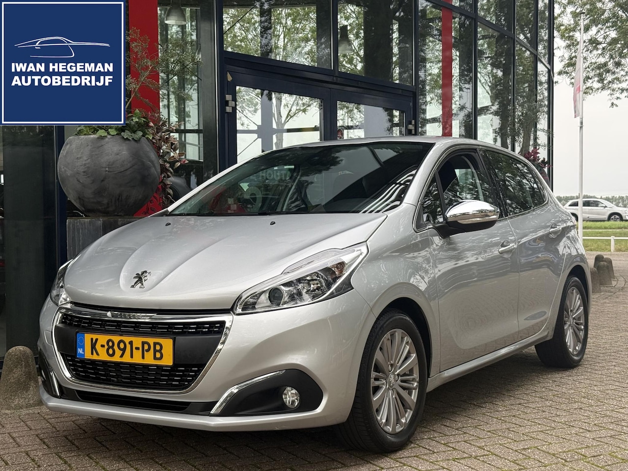 Peugeot 208 - 1.2 PureTech Tech Edition 110PK | Navigatie | Climate Control | Cruise Control | Parkeerse - AutoWereld.nl