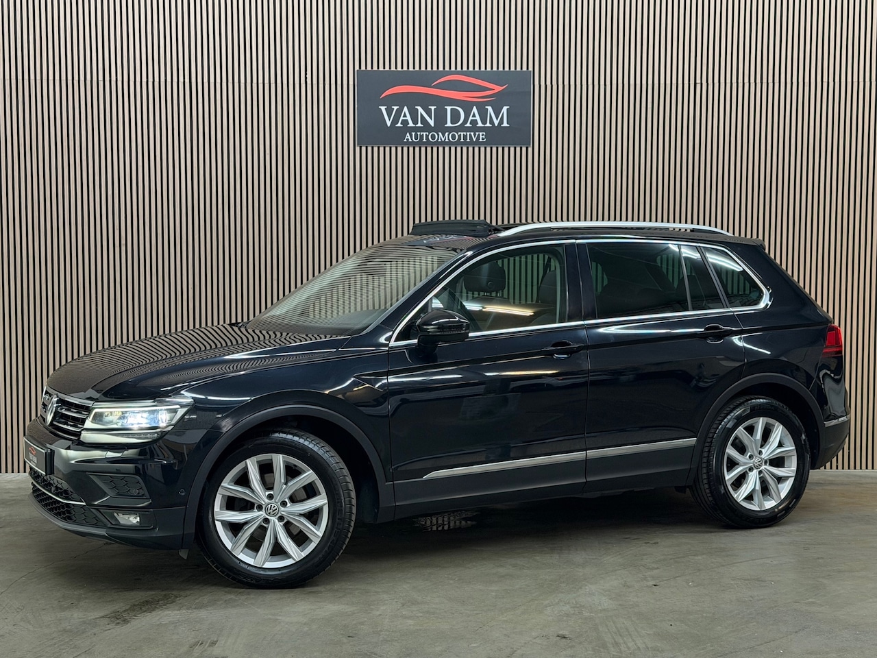 Volkswagen Tiguan - 1.5 TSI ACT Highline 2019 DSG PANO LED LEDER - AutoWereld.nl