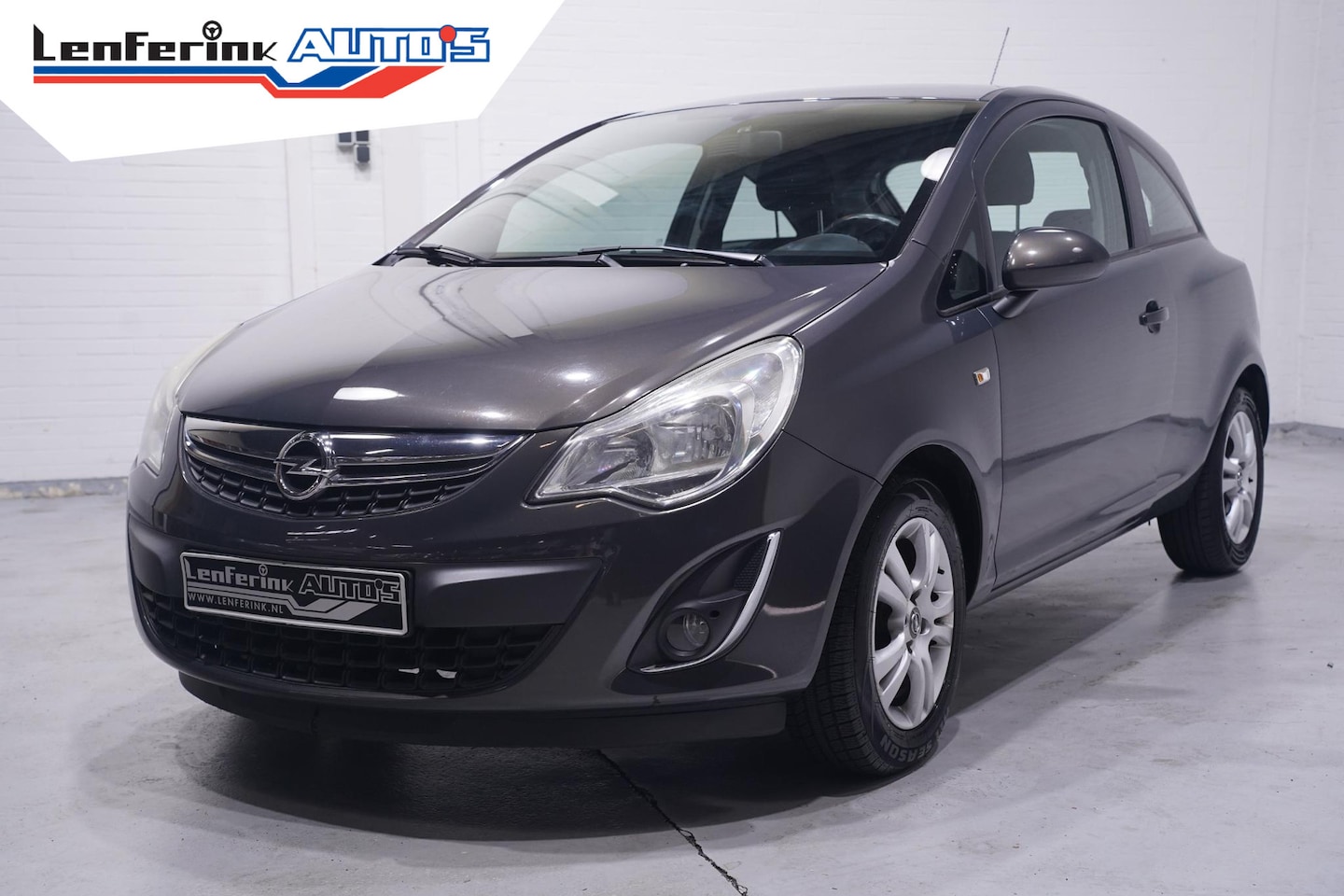 Opel Corsa - 1.2-16V Berlin airco electr-pack stereo 15"-lmv stuurbediening cruise-controle berlin pakk - AutoWereld.nl