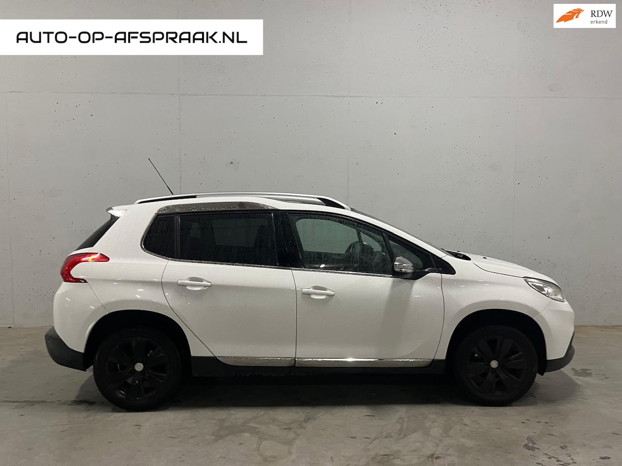 Peugeot 2008 - 1.2 PureTech Allure 5drs. Automaat Navi Clima Cruise Camera Trekhaak - AutoWereld.nl