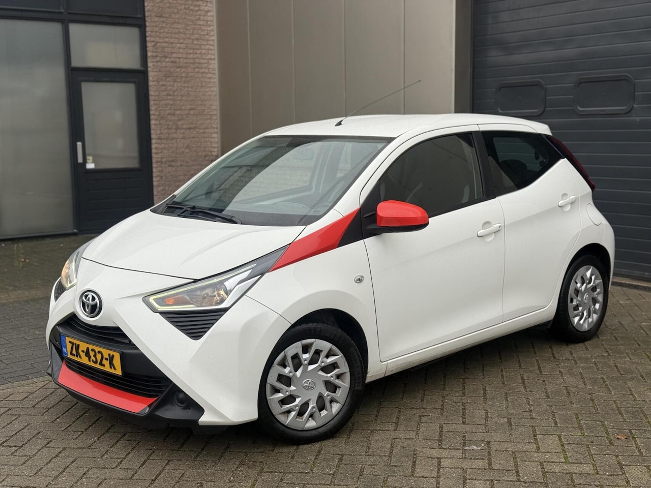 Toyota Aygo - 1.0 VVT 2019 x-play Airco/Camera/Cruise 5-DRS - AutoWereld.nl