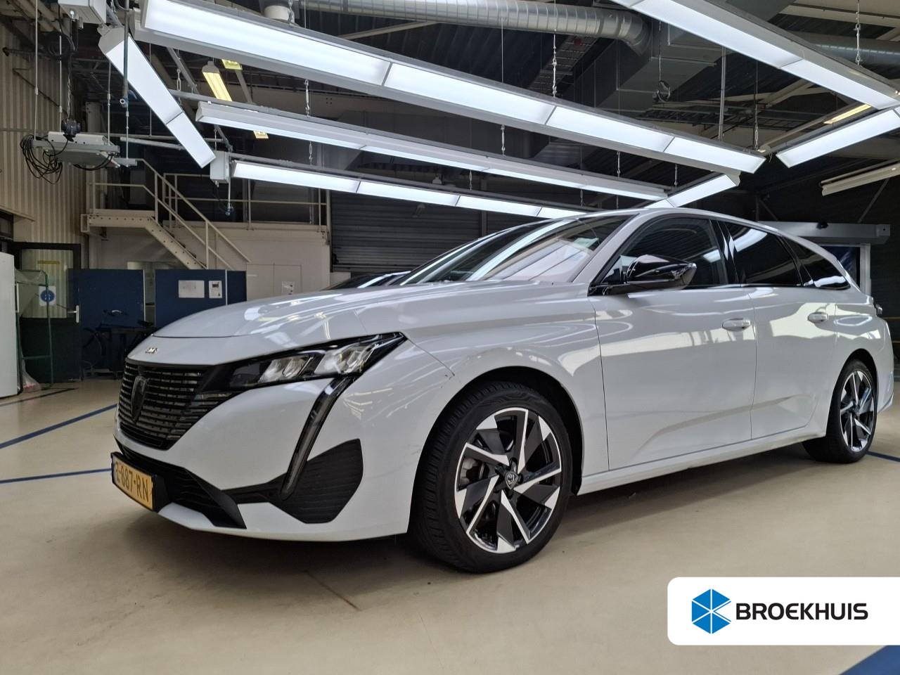Peugeot 308 SW - 1.2 PureTech 130pk EAT8 Allure | Automaat | Navigatie | Camera | All season | Trekhaak | 1 - AutoWereld.nl