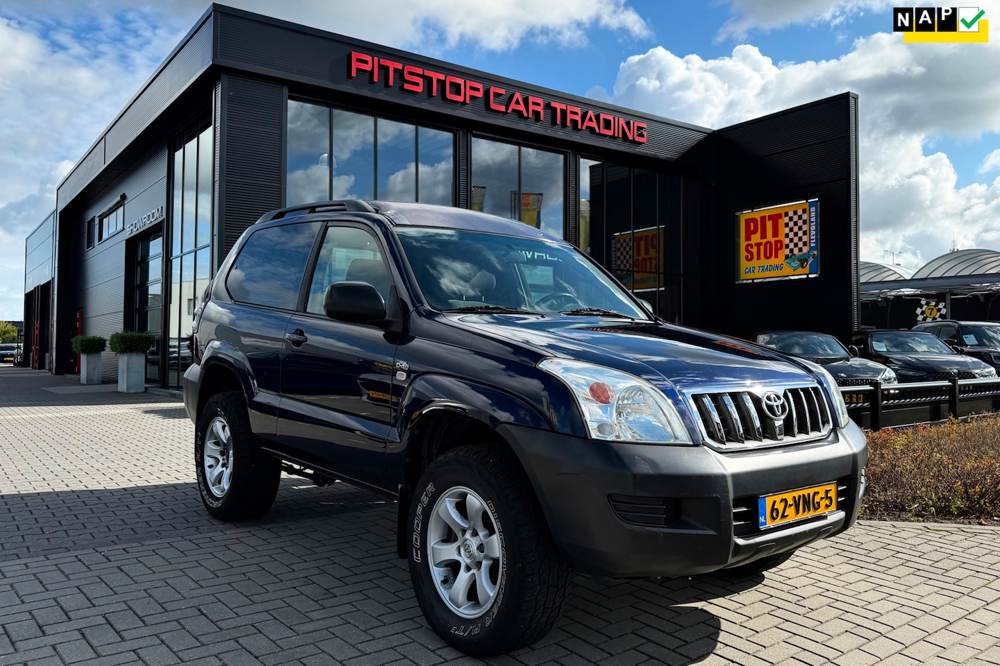 Toyota Land Cruiser - 3.0 D-4D LX HR Blind Van 3.0 D-4D LX HR Blind Van, Airco, 1e eigenaar, uniek! - AutoWereld.nl