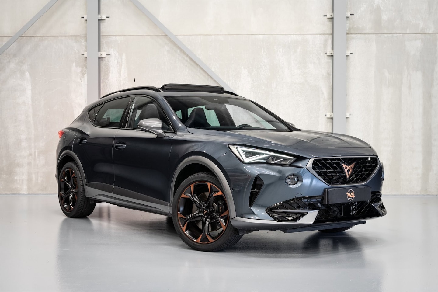 CUPRA Formentor - 1.4 e-HYBRID VZ 245 PK | Panoramadak | DCC | Matrix LED | 19" Koper | Trekhaak | Superspor - AutoWereld.nl