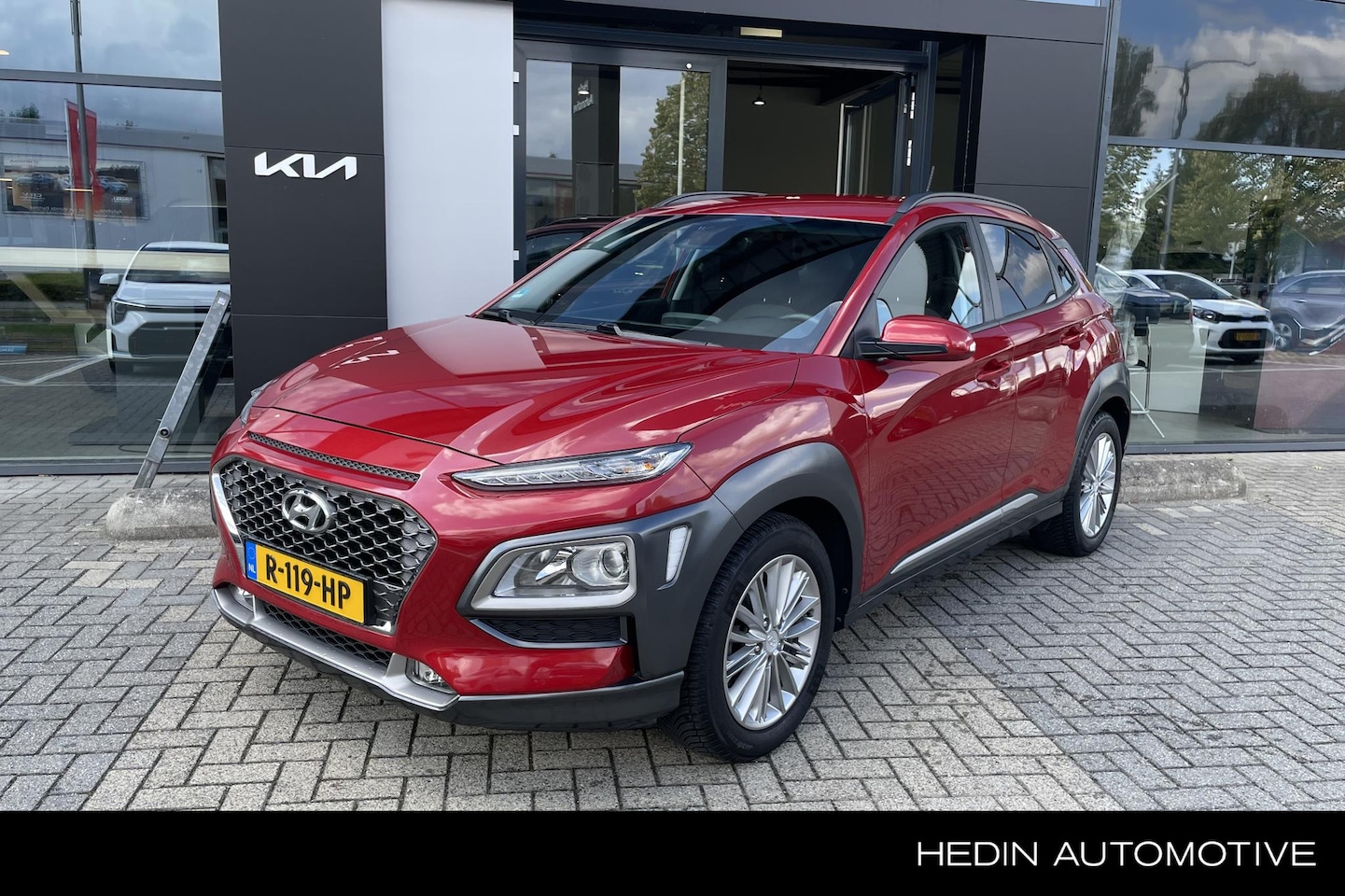 Hyundai Kona - 1.0T Fashion | Trekhaak | All season banden | Dealeronderhouden | Achteruitrijcamera | App - AutoWereld.nl