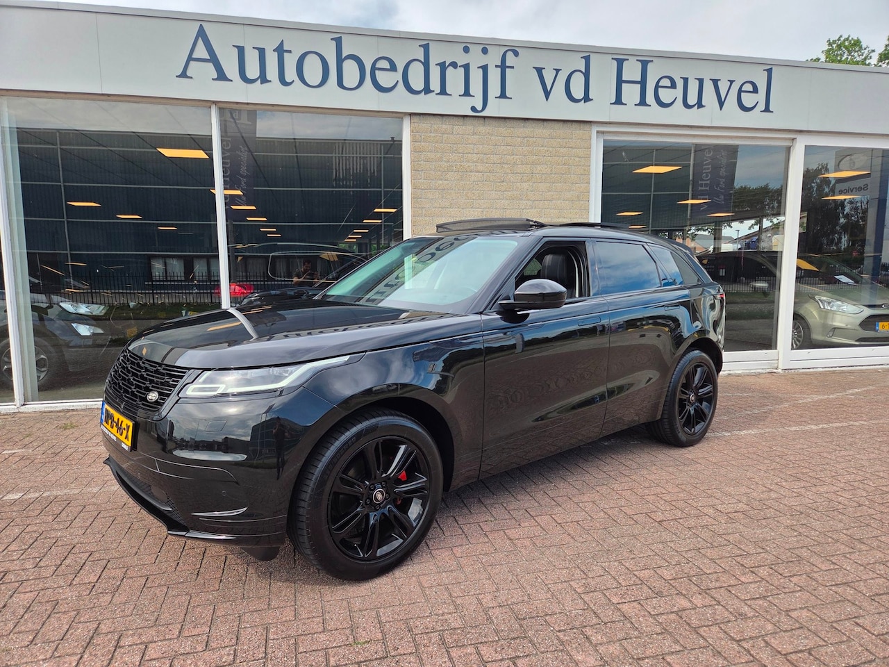 Land Rover Range Rover Velar - 2.0 P250 All Black *ex BTW* Panorama * Camera * Adaptive * Rijklaar - AutoWereld.nl