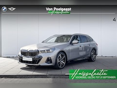 BMW 5-serie Touring - 530e M Sport Edition M-Sport | Trekhaak | Glazen Dak | Driving Assistant Plus | 20 inch |
