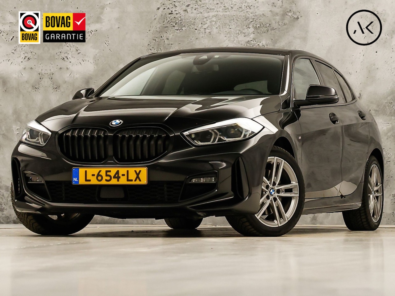 BMW 1-serie - 118i M Sport Automaat (APPLE CARPLAY, M PAKKET, GROOT NAVI, LEDER, SPORTSTOELEN, SFEERVERL - AutoWereld.nl