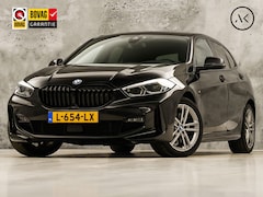 BMW 1-serie - 118i M Sport Automaat (APPLE CARPLAY, M PAKKET, GROOT NAVI, LEDER, SPORTSTOELEN, SFEERVERL