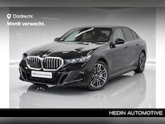 BMW 5-serie - 550e xDrive Sedan | M-Sport | 19" | Trekhaak | Bowers & Wilkins | Adaptief onderstel profe