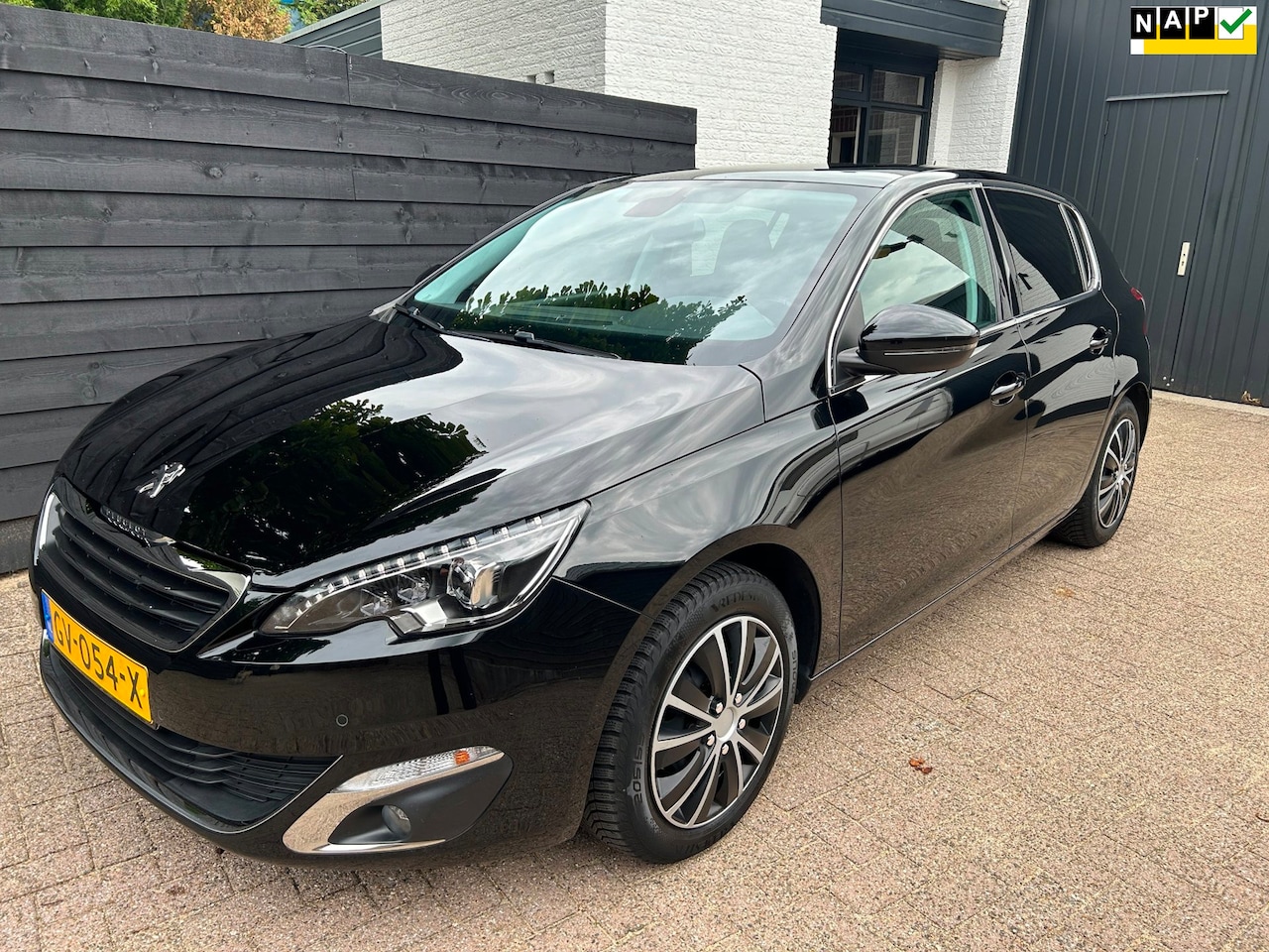 Peugeot 308 - 1.2 PureTech Allure 1.2 PureTech Allure, Automaat, Glazen dak, Navi, camera - AutoWereld.nl