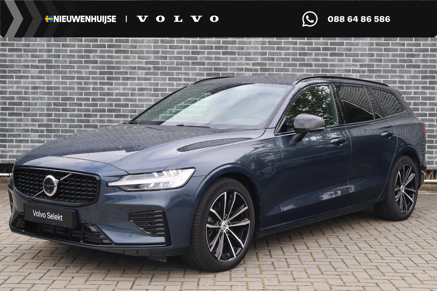 Volvo V60 - 2.0 T8 Plug-in Hybrid AWD Plus Dark | PHEV | Trekhaak | Sportstoelen | Panoramadak | Harma - AutoWereld.nl