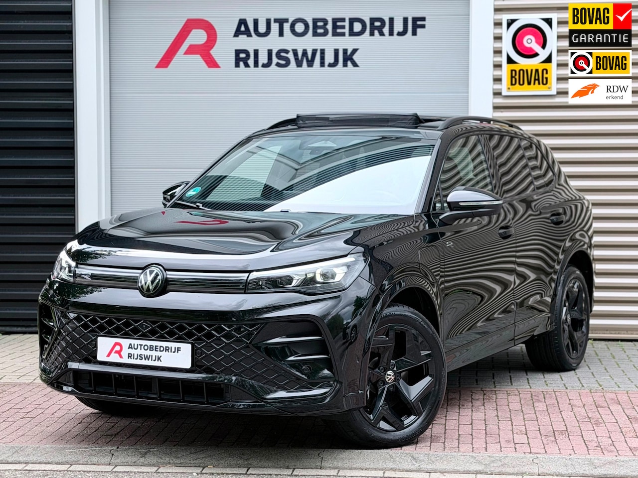 Volkswagen Tiguan - 1.5 eHybrid R-Line Pano/360/Massage - AutoWereld.nl