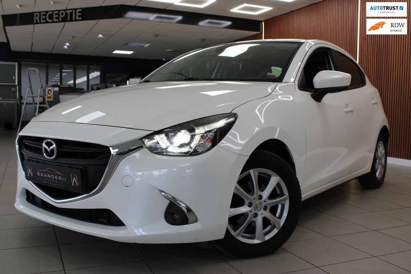 Mazda 2 - 1.5 Skyactiv-G Dynamic | Airco | Cruise Control | Line Assist | Parkeer sensoren achter | - AutoWereld.nl