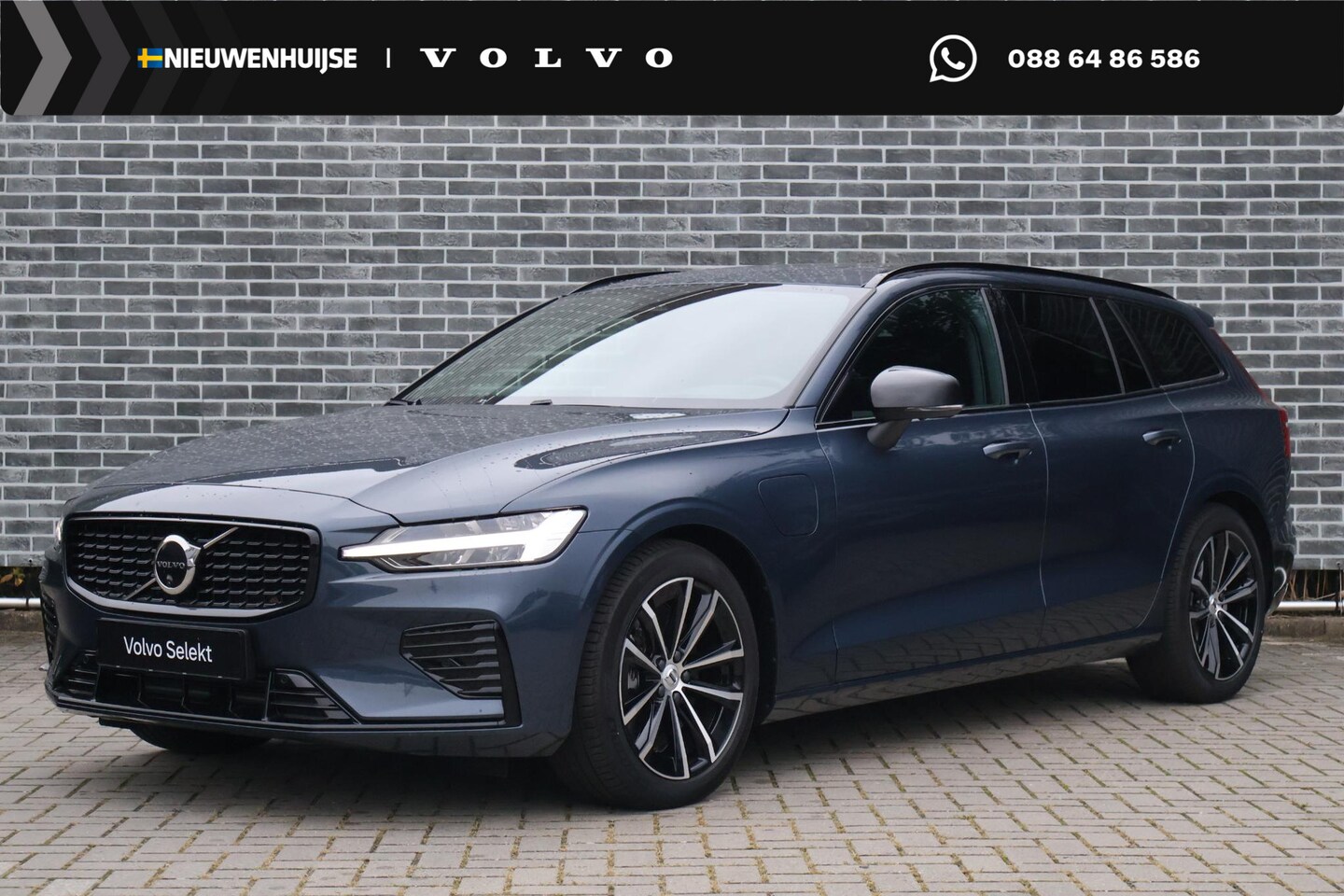 Volvo V60 - 2.0 T8 Plug-in Hybrid AWD Plus Dark | PHEV | Trekhaak | Sportstoelen | Panoramadak | Harma - AutoWereld.nl