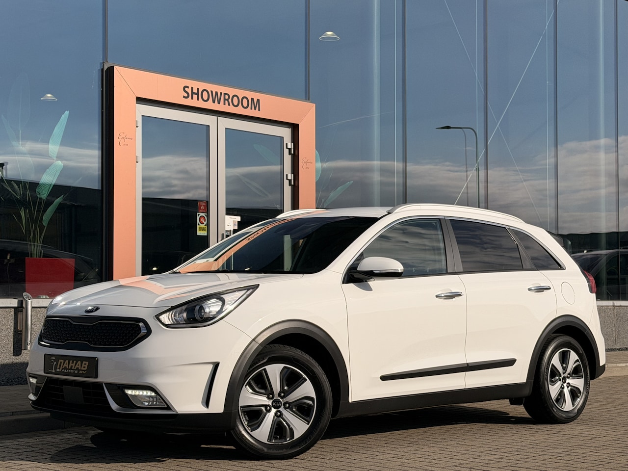 Kia Niro - 1.6 GDi Hybrid ComfortLine | ACC | Stoel/Stuurverwarming | Achteruitrijcamera | Afn. Trekh - AutoWereld.nl