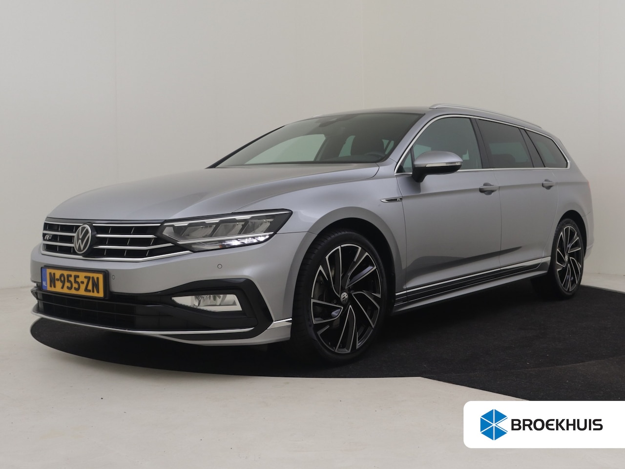 Volkswagen Passat Variant - 1.5 TSI R-Line Business +150PK DSG/AUTO | Trekhaak afneembaar | Camera | Navigatie | App c - AutoWereld.nl