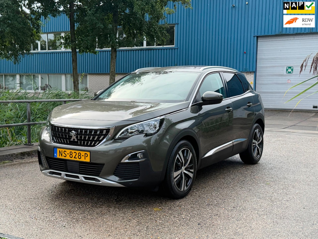 Peugeot 3008 - 1.2 PureTech Première Automaat! PANO! 1e Eigenaar 67.000 KM NAP! - AutoWereld.nl