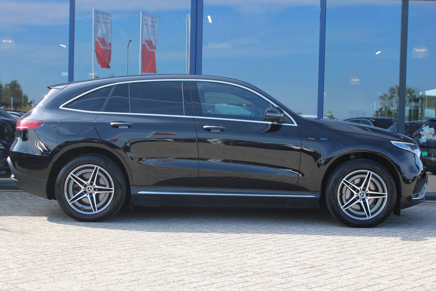 Mercedes-Benz EQC - 400 4MATIC 80kWh (SOH 96,75%) AMG LINE KEY-LESS GO CAMERA SFEER - AutoWereld.nl