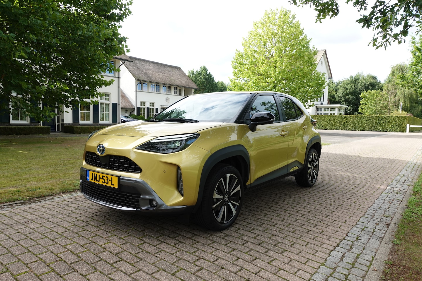 Toyota Yaris Cross - 1.5 Hybrid Explore | PDC | Camera | Stoelverwarming | JBL | Adaptive Cruise | Side assist - AutoWereld.nl
