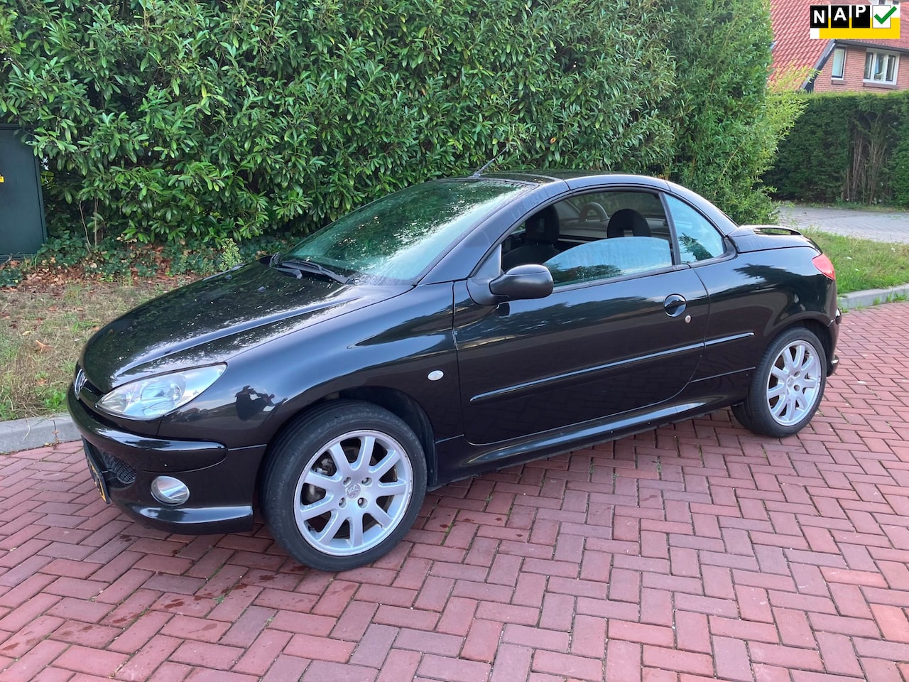 Peugeot 206 CC - 1.6-16V apk tot 2-2027 rijd goed leuke auto - AutoWereld.nl