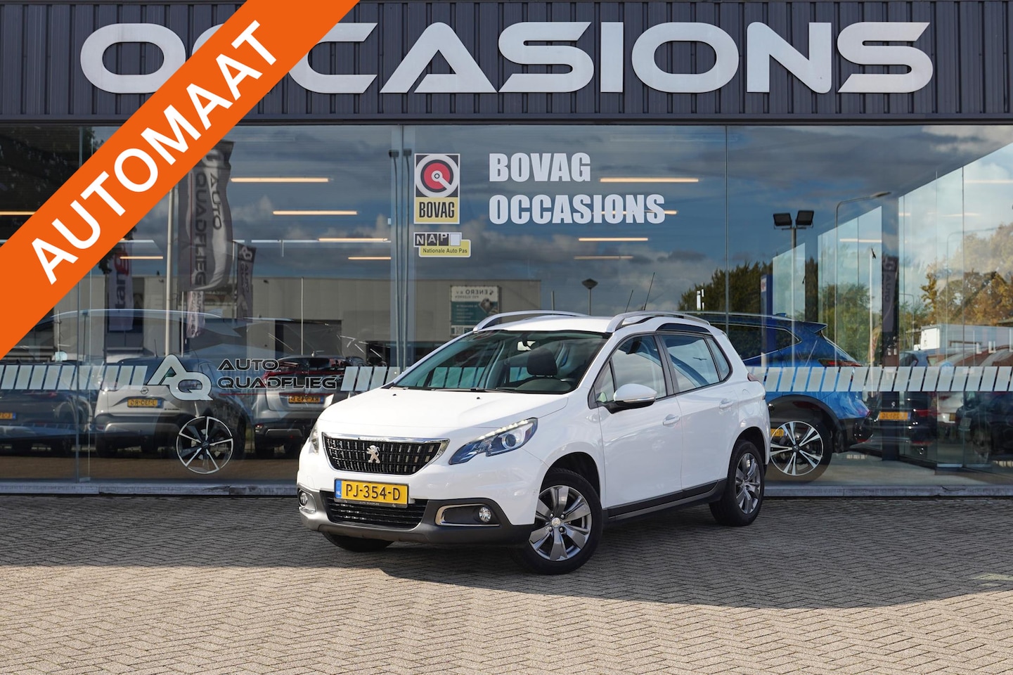 Peugeot 2008 - 1.2 Blue Lion APPLE CARPLAY/ NAVIGATIE/ DAB - AutoWereld.nl