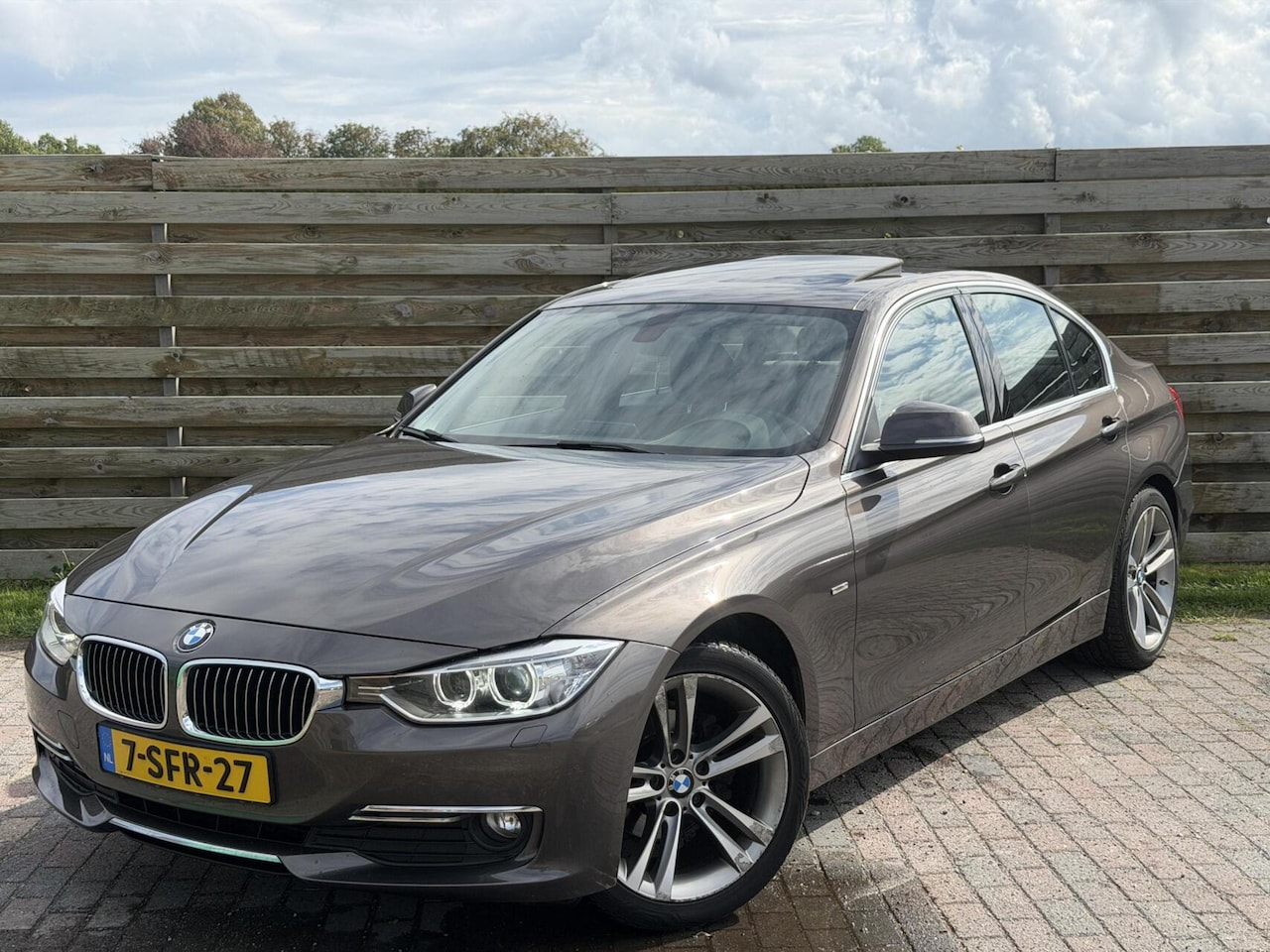 BMW 3-serie - 320i High Executive Panorama Cruise NAP - AutoWereld.nl