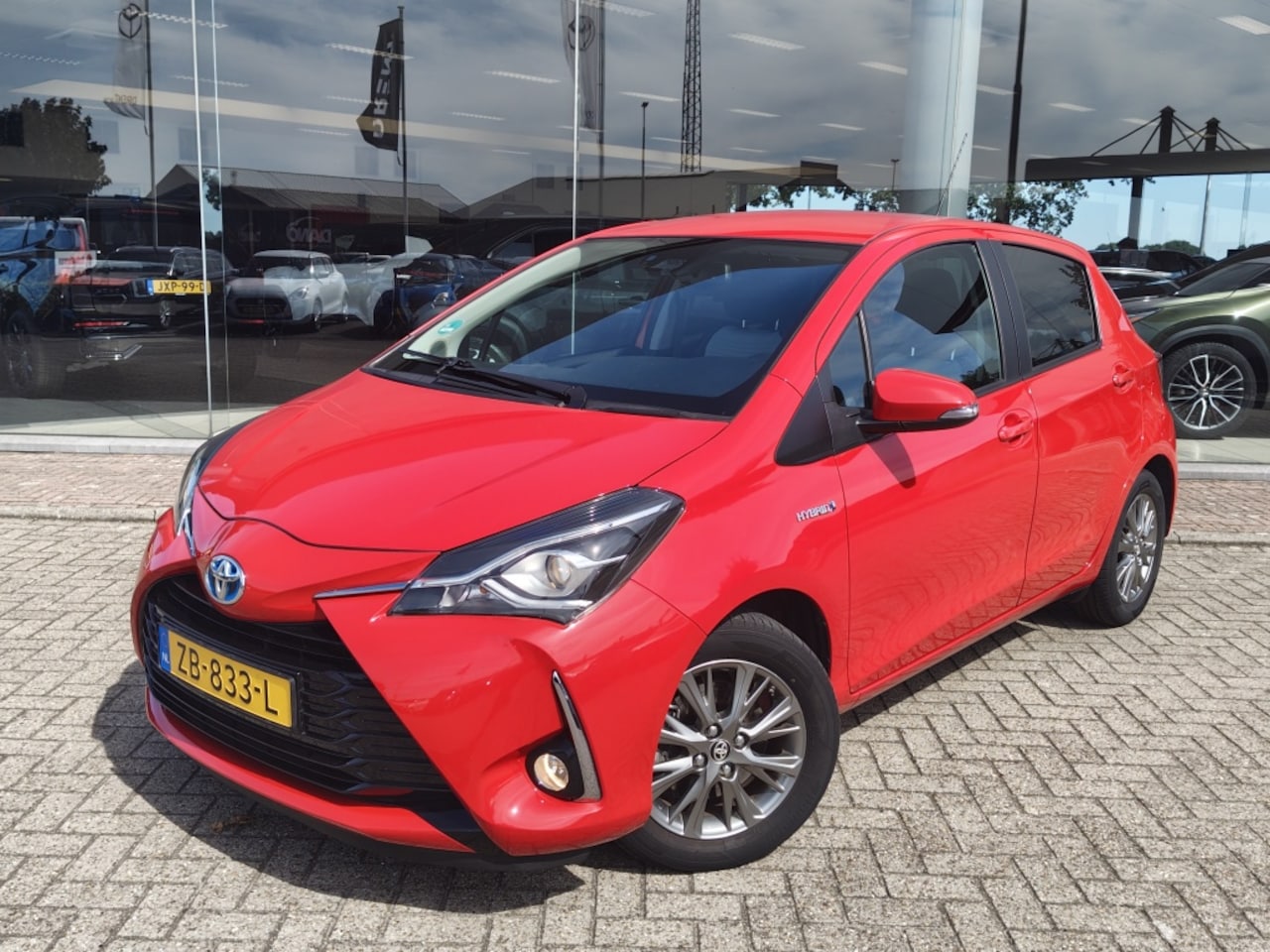 Toyota Yaris - 1.5 Hybrid Dynamic | NL Auto | Navi | Keyless Entry & Start | Cruise Control - AutoWereld.nl