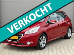 Peugeot 208 - 1.2 PureTech Allure | Dealer ond. | Distr. verv. | Trekhaak | Navigatie
