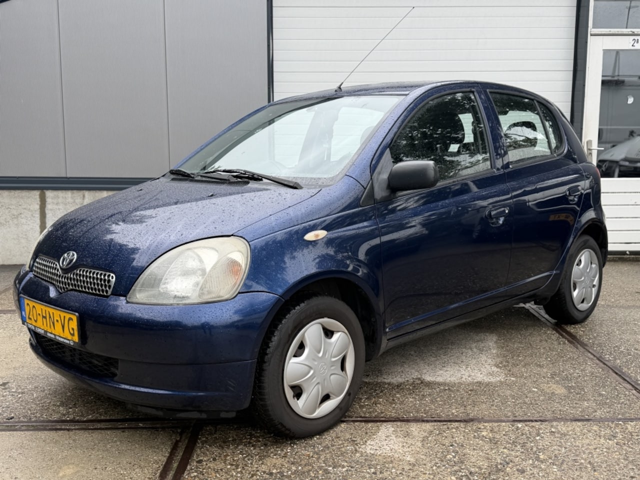 Toyota Yaris - 1.3- VVT-i Sol | Airco | 5deurs | APK - AutoWereld.nl
