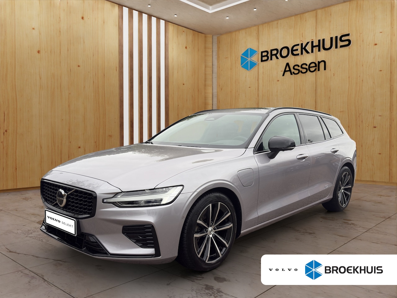 Volvo V60 - 2.0 T8 Plug-in hybrid AWD Plus Dark | Harman Kardon | Stoel + Stuur Verwarming | Panoramad - AutoWereld.nl